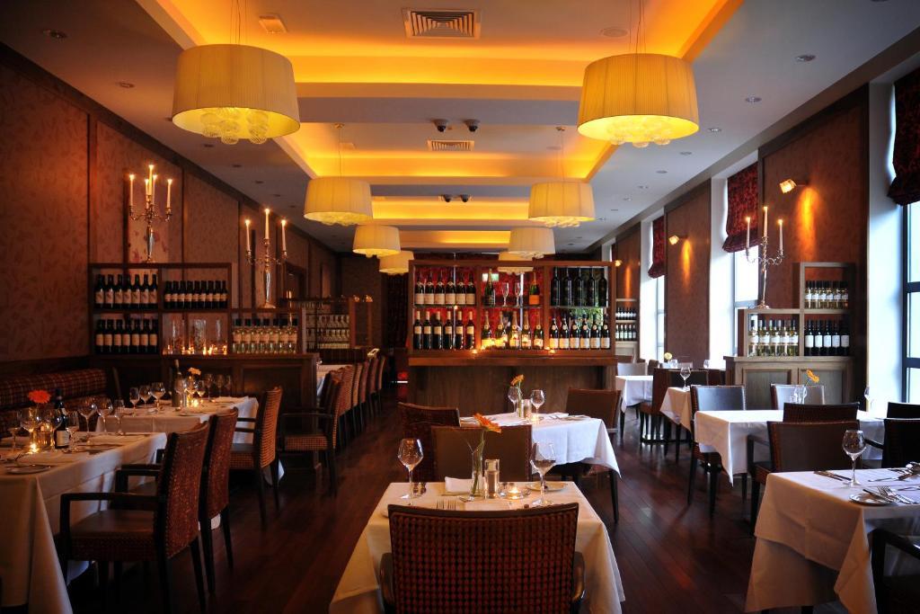 The Shirley Arms Hotel Carrickmacross Kültér fotó